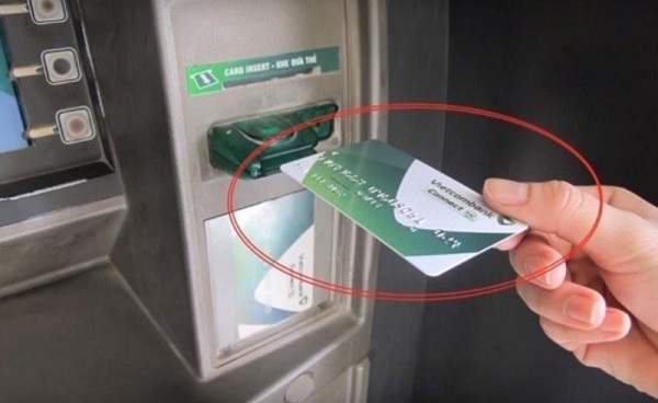 Cách đăng ký dịch vụ SMS Banking của Vietcombank qua cây ATM