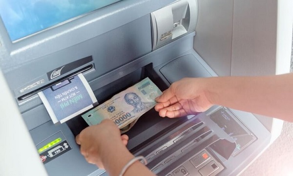 Nạp tiền vào thẻ ATM tại cây ATM Livebank