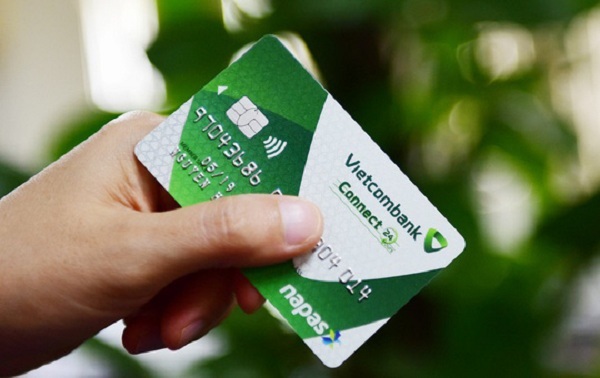 Đăng ký mở thẻ ghi nợ Vietcombank cần điều kiện và thủ tục ra sao?