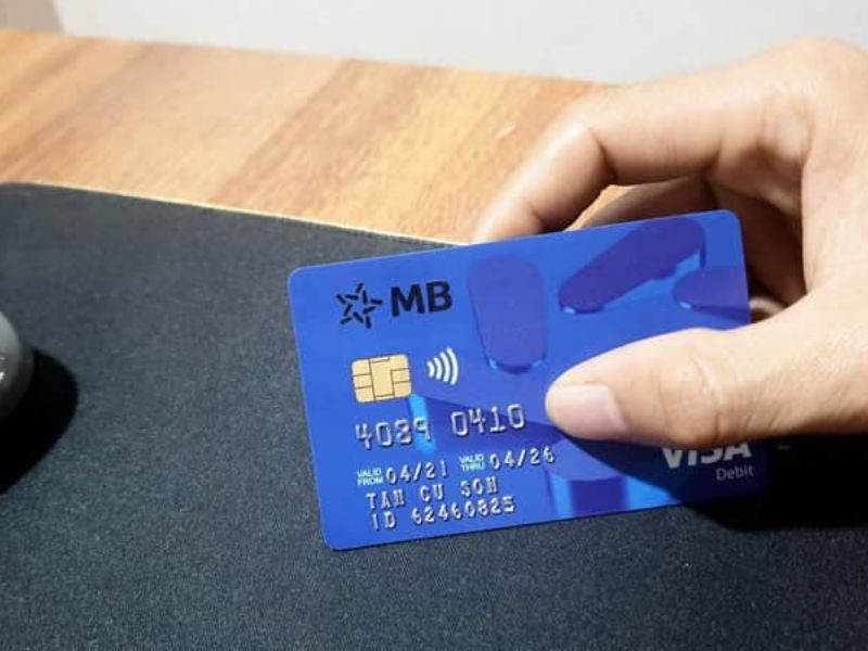 Thẻ MB Bank được rút tiền ở cây ngân hàng nào