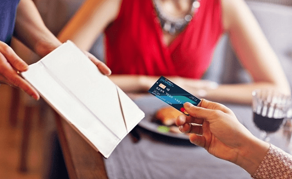 Những lợi ích, hạn chế khi sử dụng thẻ tín dụng nội địa là gì?