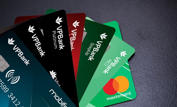 Hướng Dẫn Rút Tiền Thẻ Tín Dụng VPBank: Phí, Hạn Mức & Cách Thực Hiện