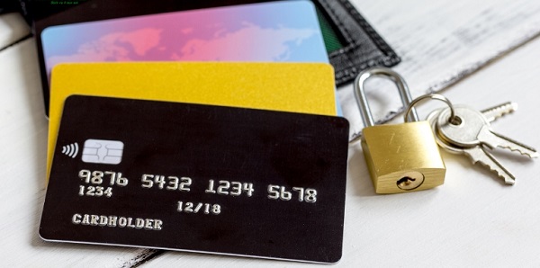 Cách phòng tránh thẻ tín dụng bị khóa