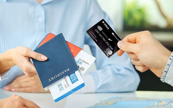 Làm thẻ tín dụng mất bao lâu Quy trình và cách rút ngắn thời gian